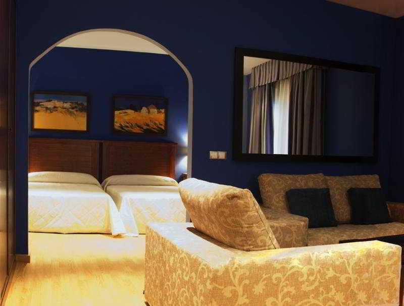 Hotel Ciudad Del Renacimiento à Baeza Chambre photo