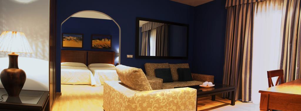Hotel Ciudad Del Renacimiento à Baeza Extérieur photo